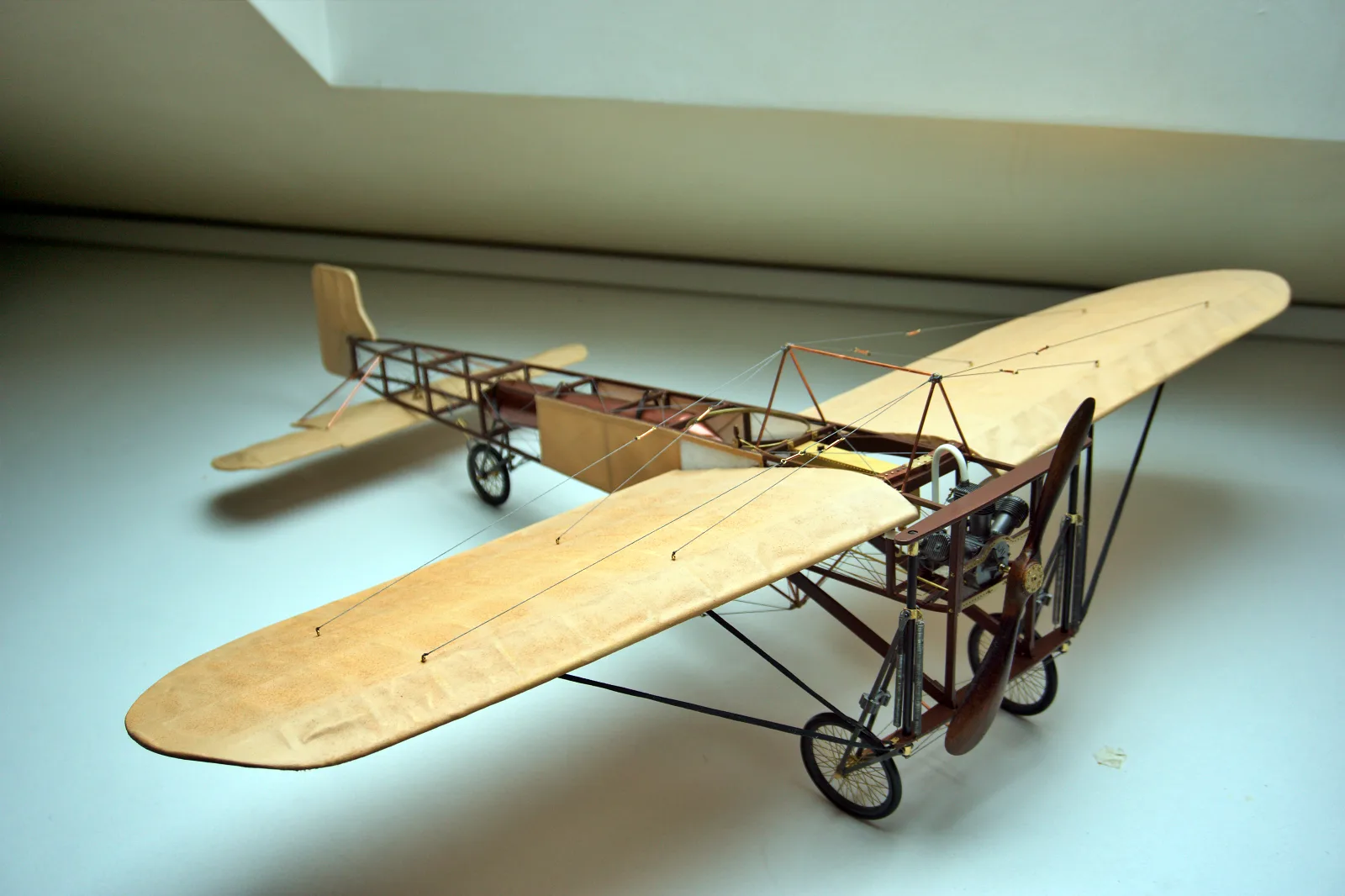 Bleriot Xi, Side