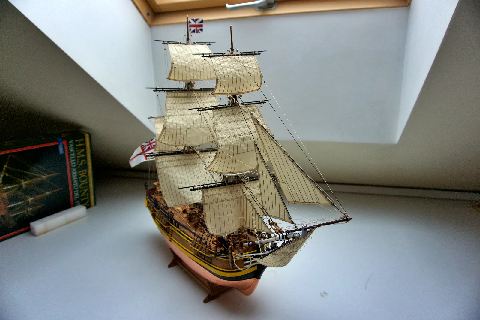 Bounty, sails