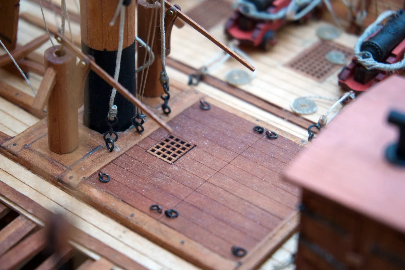 Le Requin, Main hatch