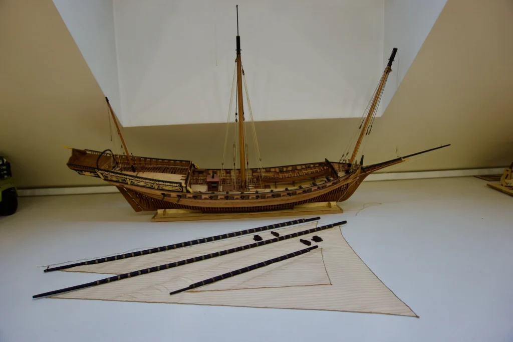 Le Requin spars and sails